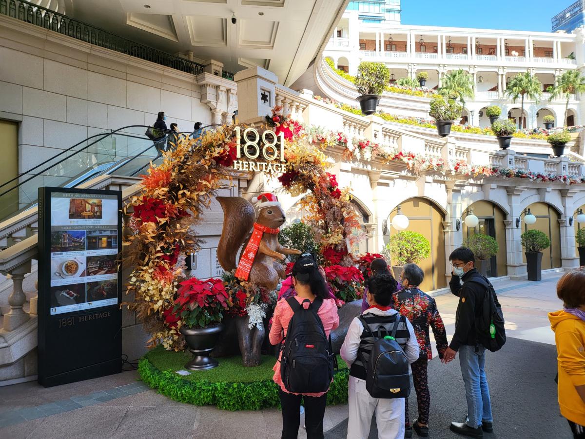 參加者到達1881參觀
